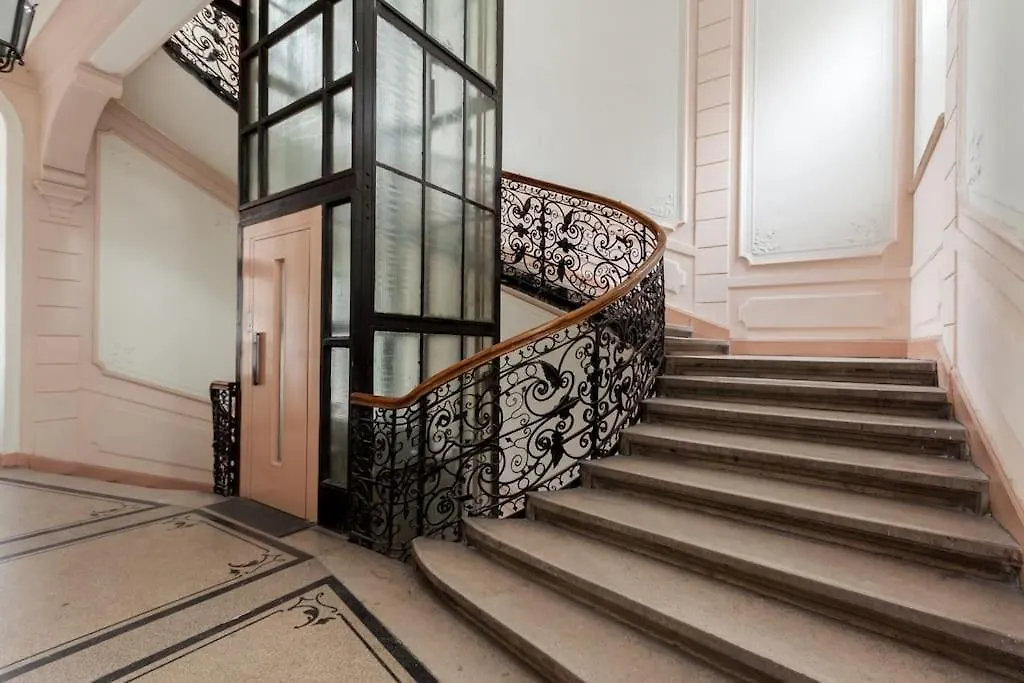 Central Location - Grand Boulevard Budapest Apartment